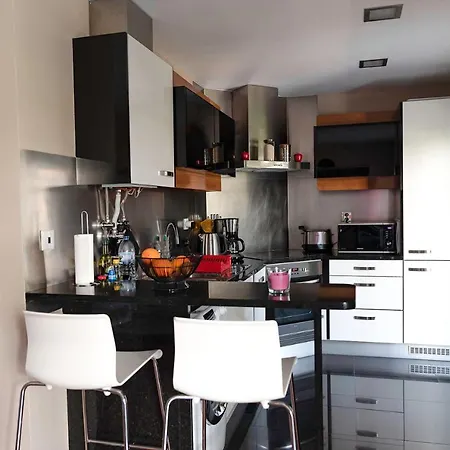 The Cosy Vilarosa Near The Apartament